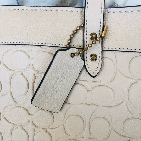 100% Authentic Brand New Coach Field Tote 22 C4829 In Signature Leather, Ivory - Picture 12 of 15